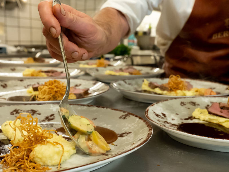 Mit viel Liebe zum Detail. Regionale Kche im Landgasthof Bergblick in Bernau.